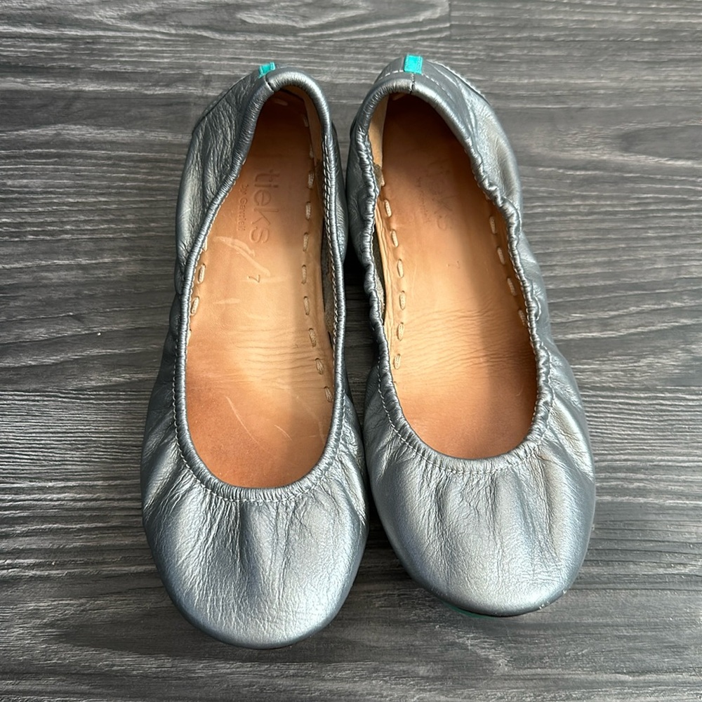 Tieks metallic pewter flats size 7 VGUC